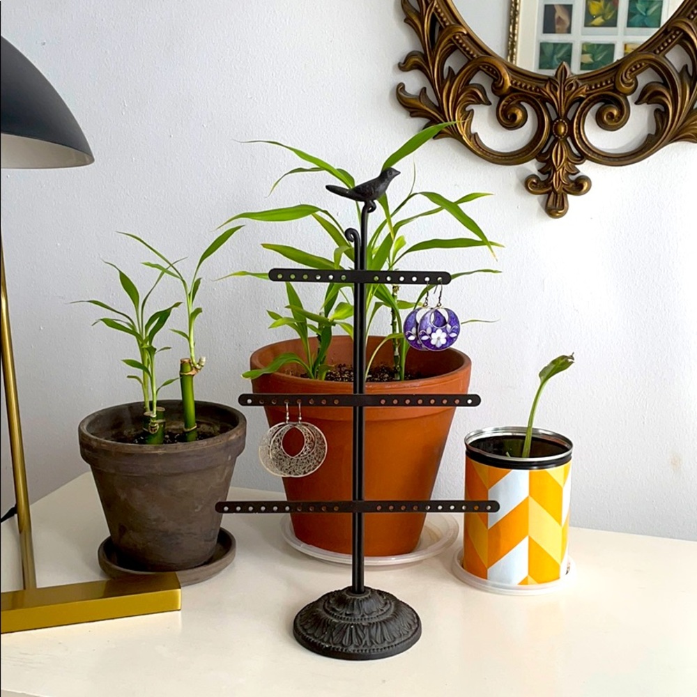 Metal earring stand